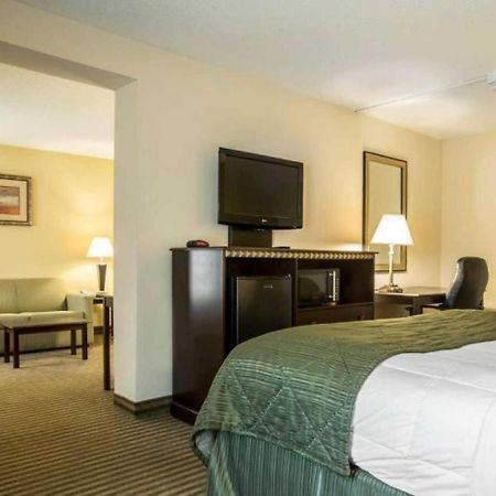 Quality Inn & Suites Greenville - Haywood Mall Екстериор снимка