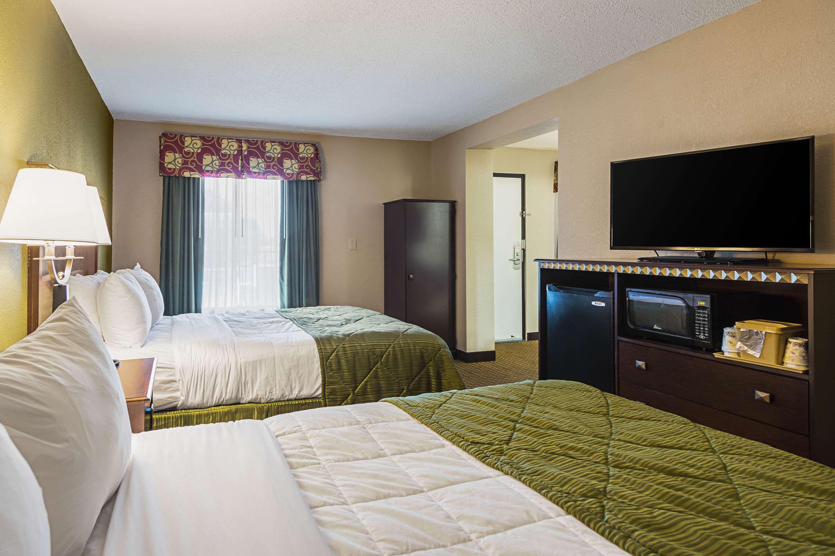 Quality Inn & Suites Greenville - Haywood Mall Екстериор снимка