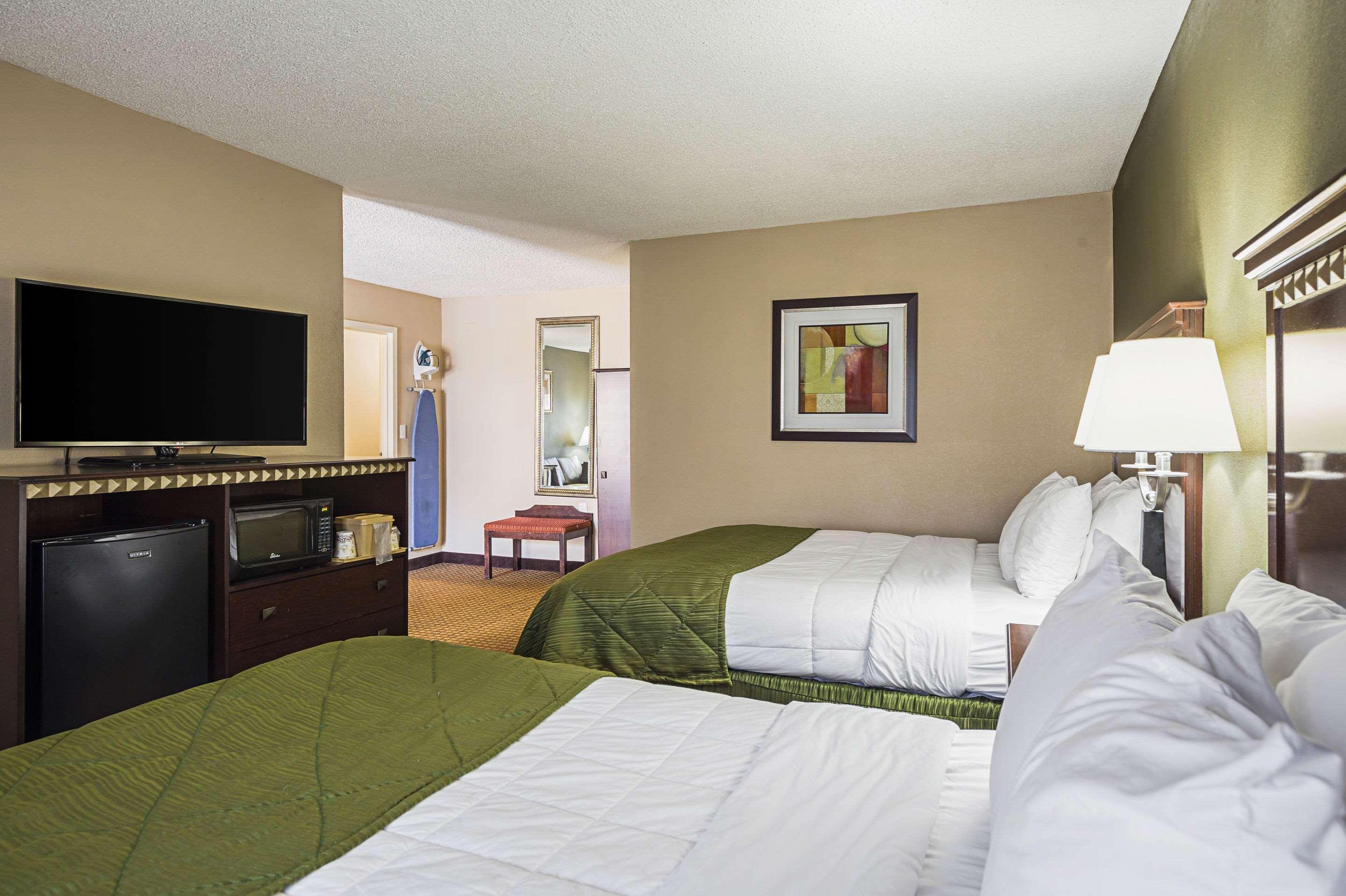Quality Inn & Suites Greenville - Haywood Mall Екстериор снимка