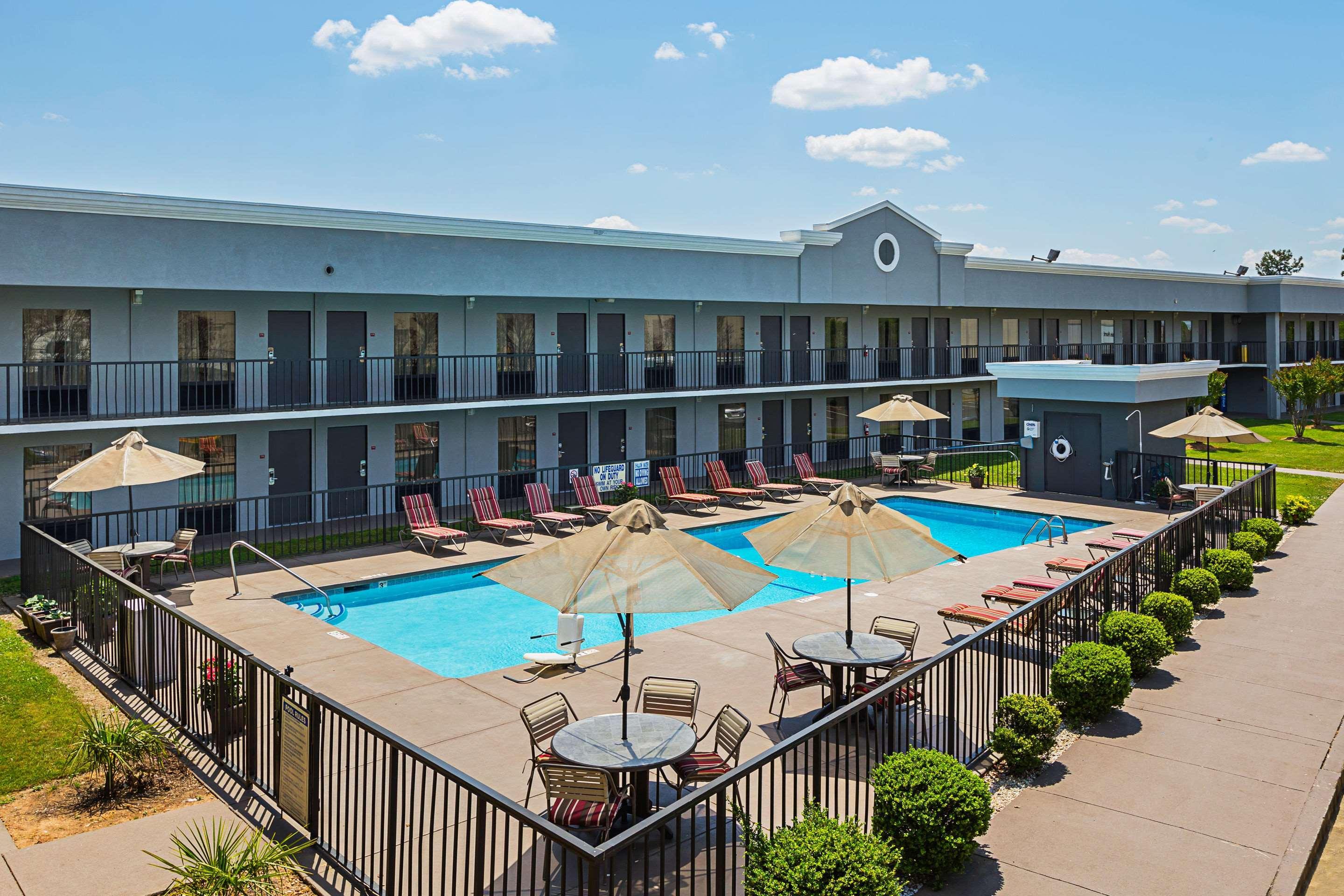 Quality Inn & Suites Greenville - Haywood Mall Екстериор снимка
