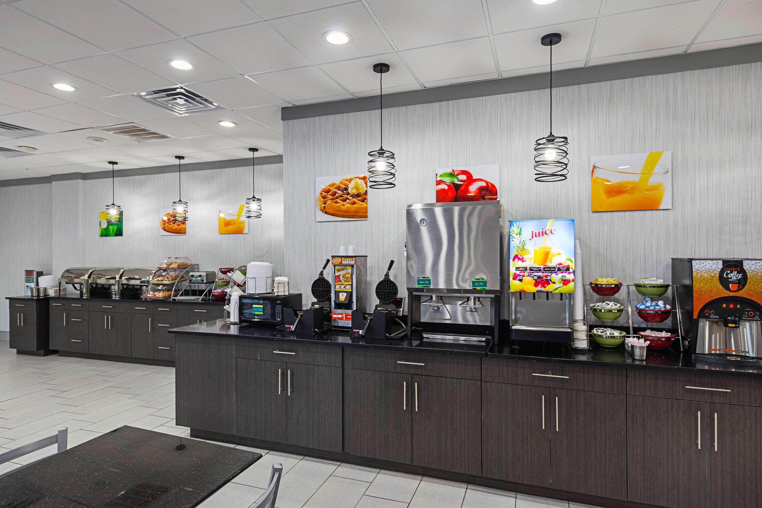 Quality Inn & Suites Greenville - Haywood Mall Екстериор снимка