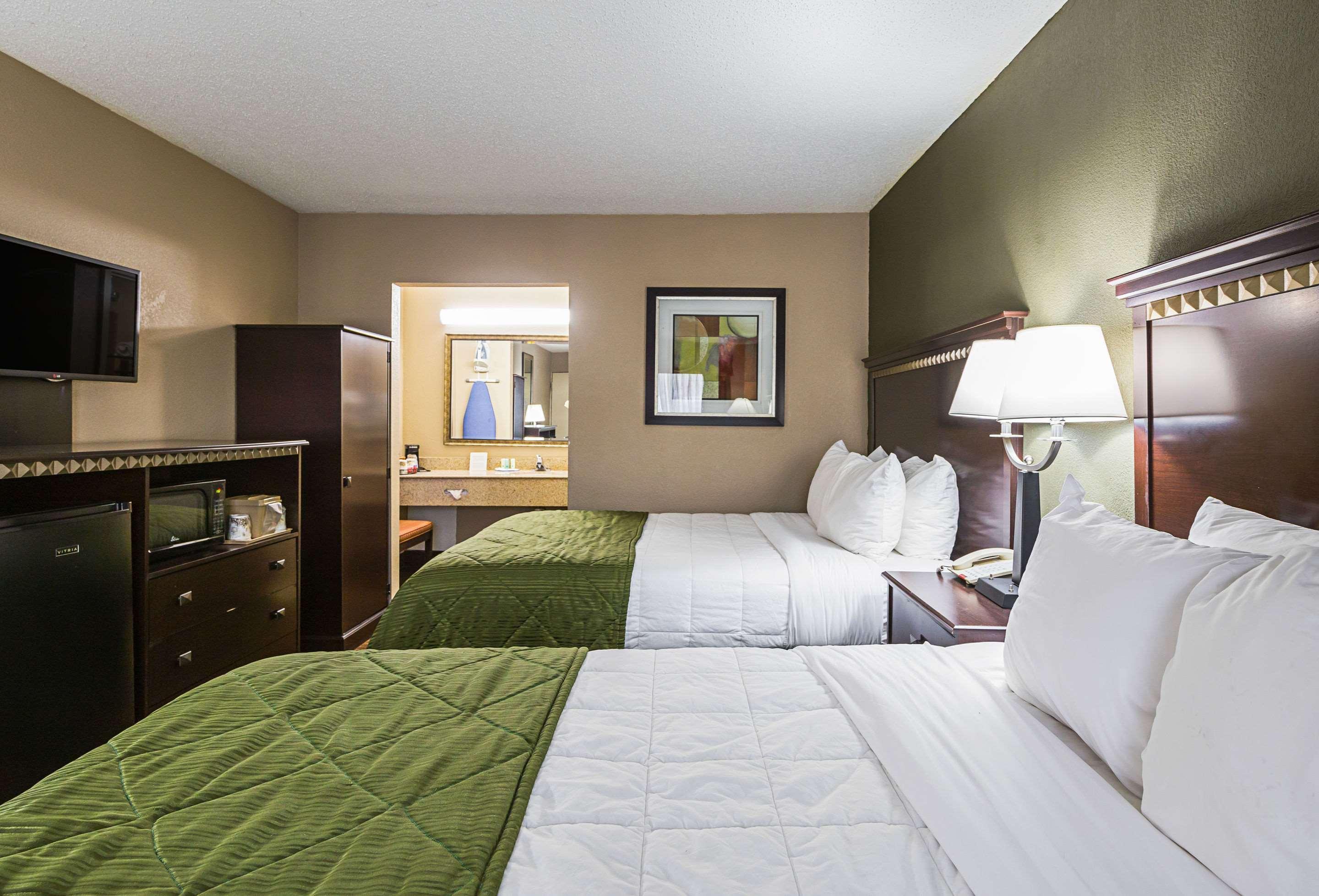 Quality Inn & Suites Greenville - Haywood Mall Екстериор снимка