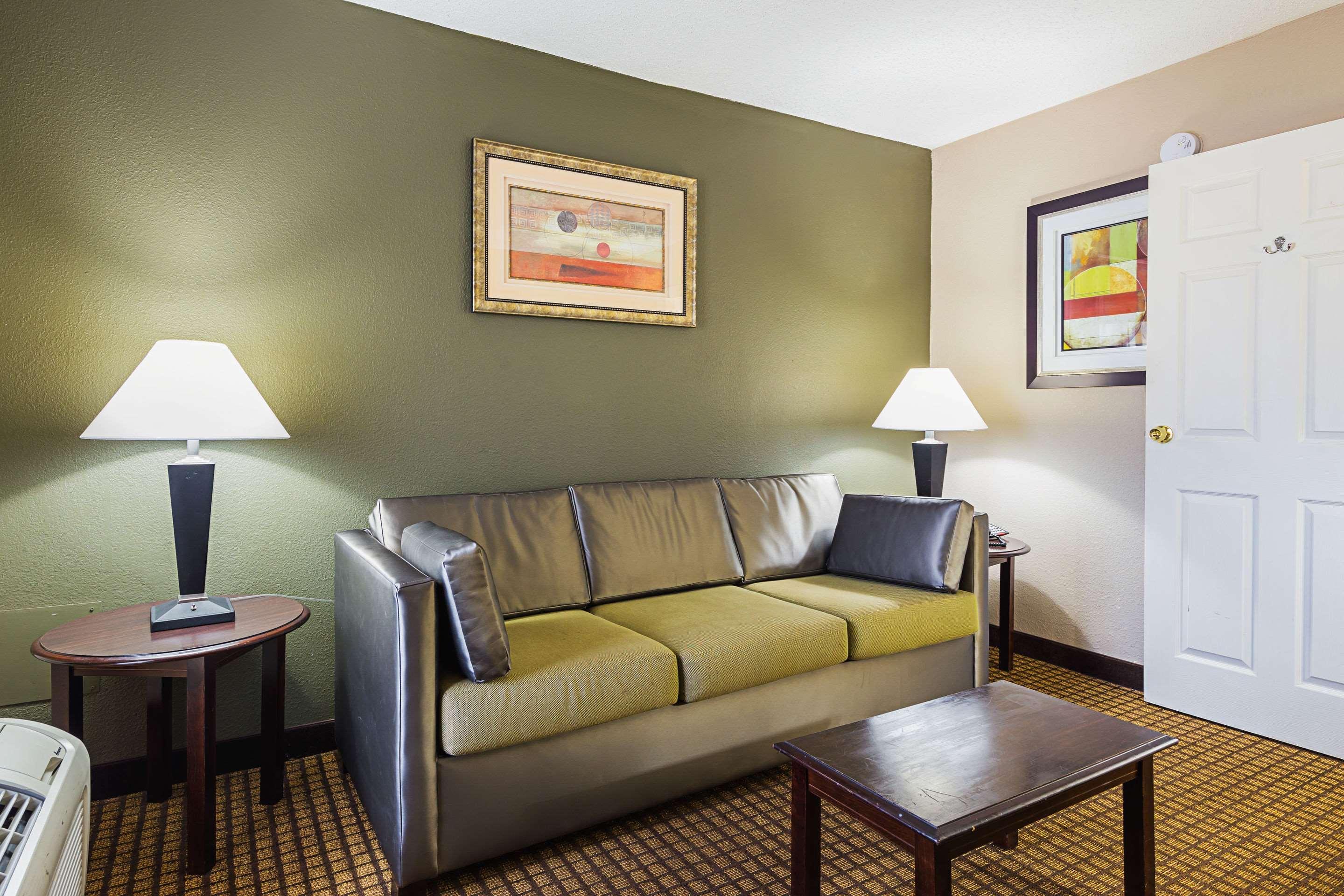 Quality Inn & Suites Greenville - Haywood Mall Екстериор снимка