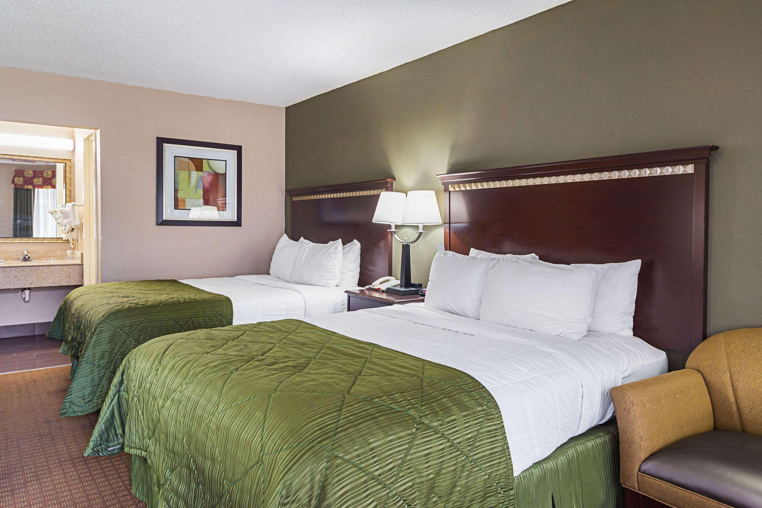 Quality Inn & Suites Greenville - Haywood Mall Екстериор снимка