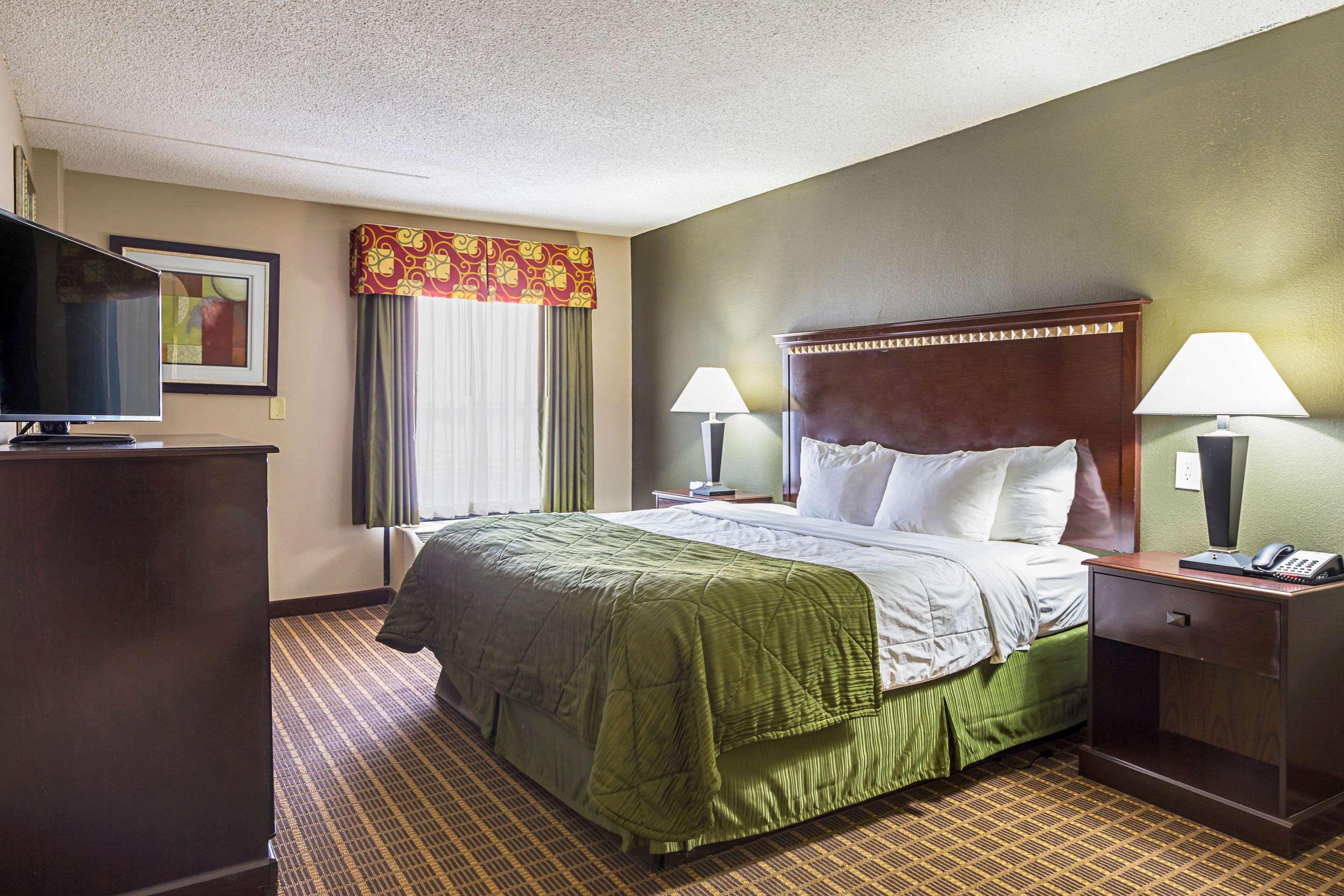 Quality Inn & Suites Greenville - Haywood Mall Екстериор снимка