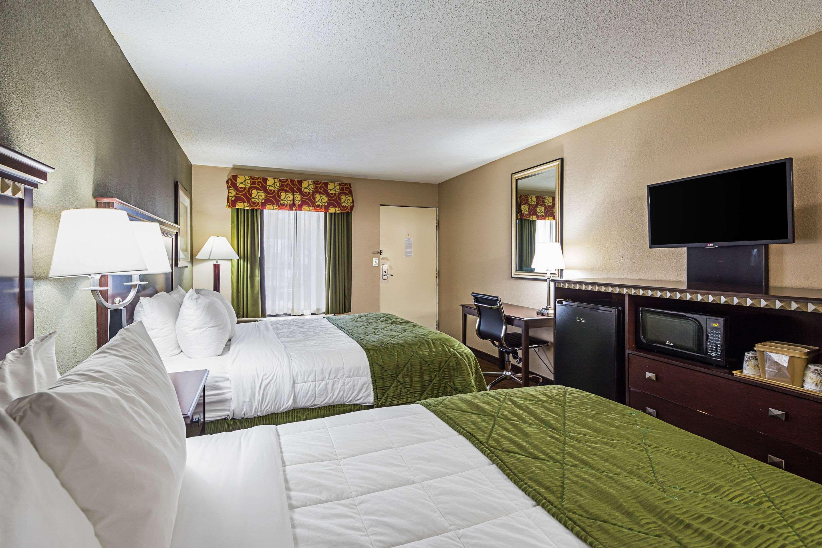 Quality Inn & Suites Greenville - Haywood Mall Екстериор снимка