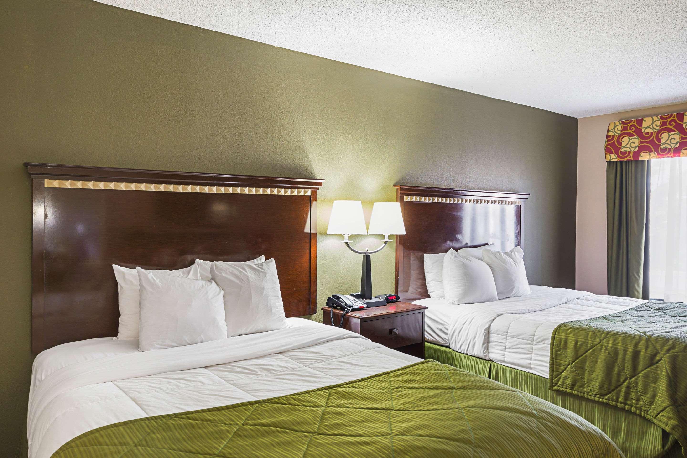Quality Inn & Suites Greenville - Haywood Mall Екстериор снимка