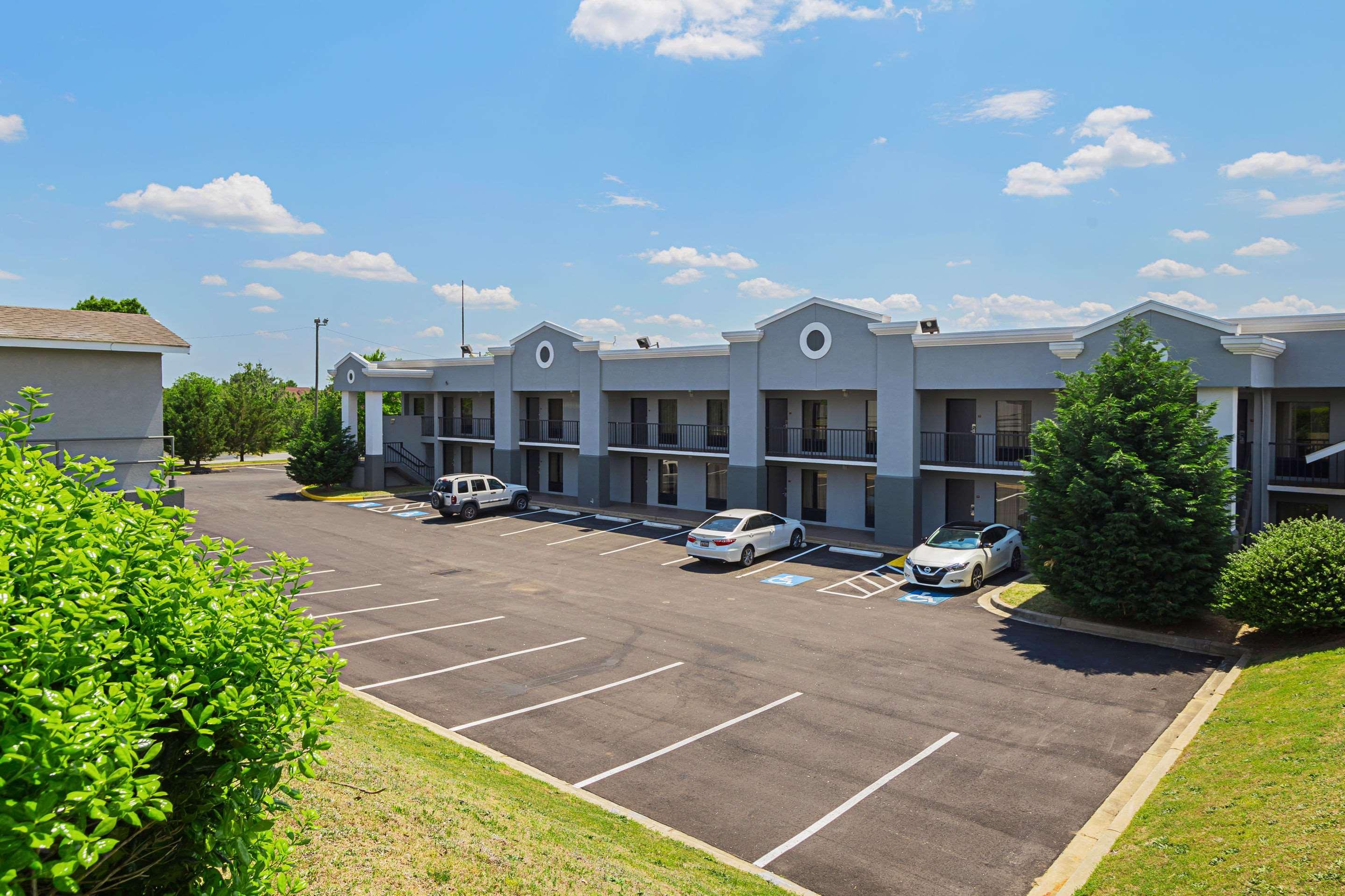 Quality Inn & Suites Greenville - Haywood Mall Екстериор снимка