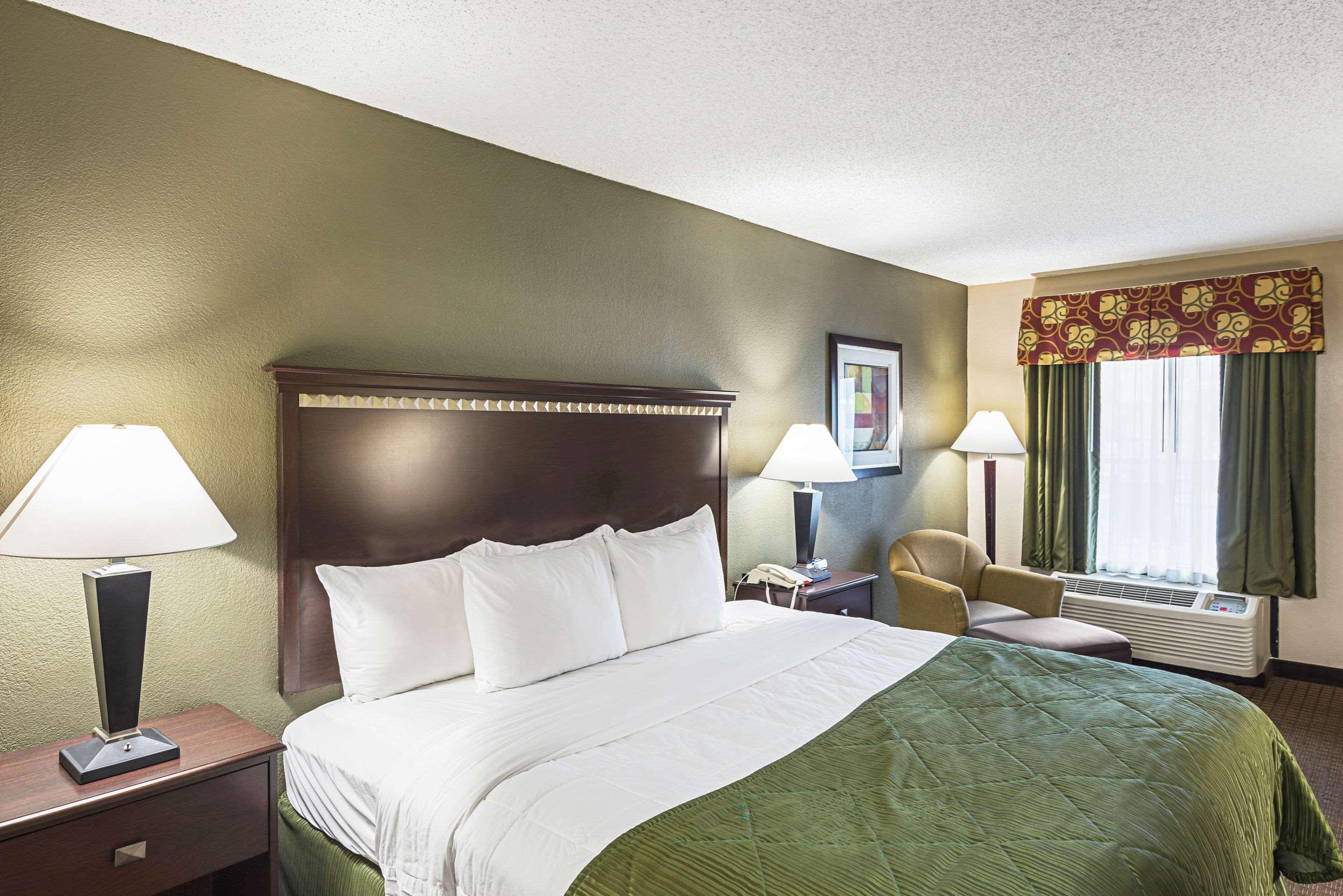 Quality Inn & Suites Greenville - Haywood Mall Екстериор снимка