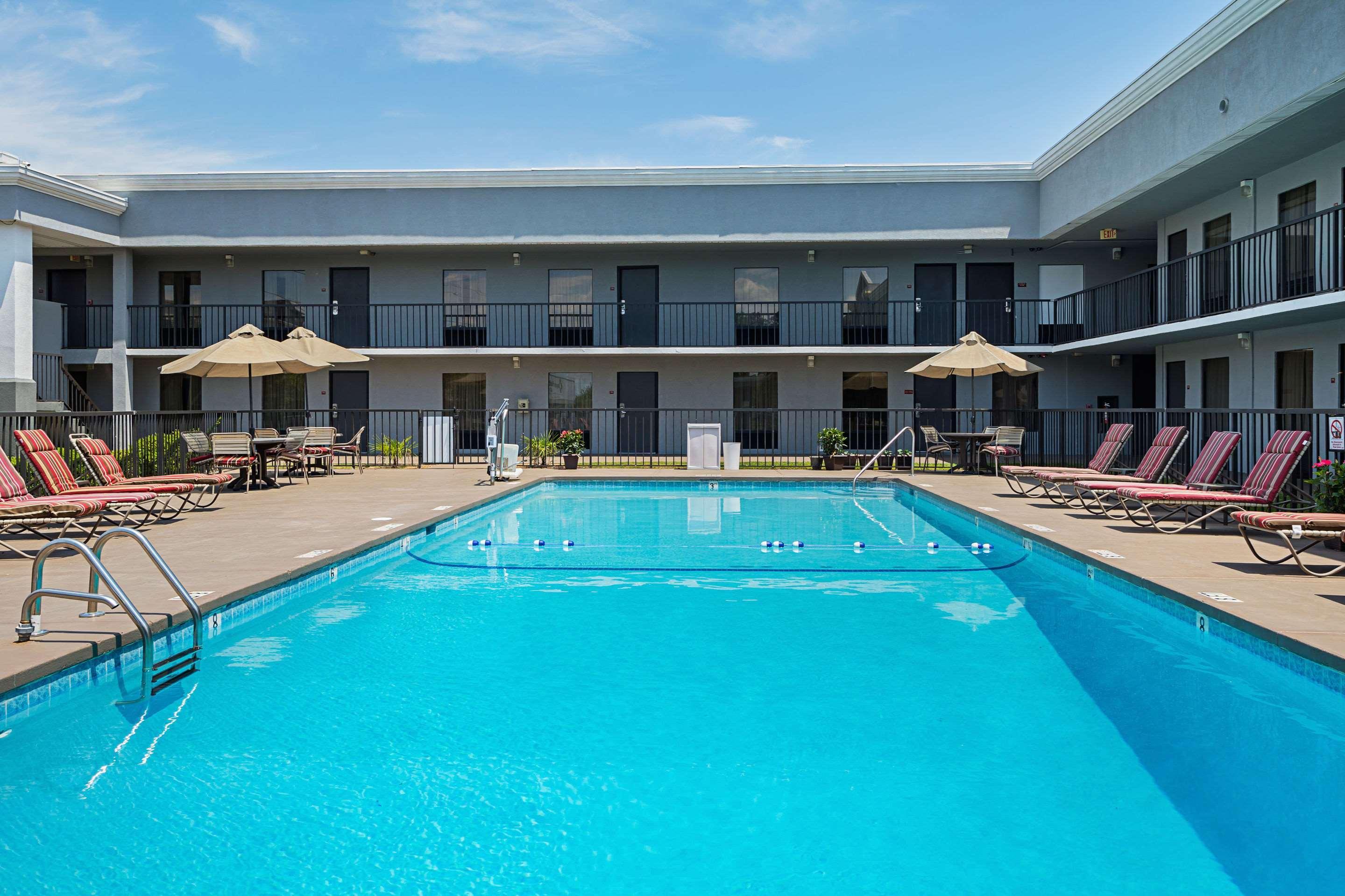 Quality Inn & Suites Greenville - Haywood Mall Екстериор снимка