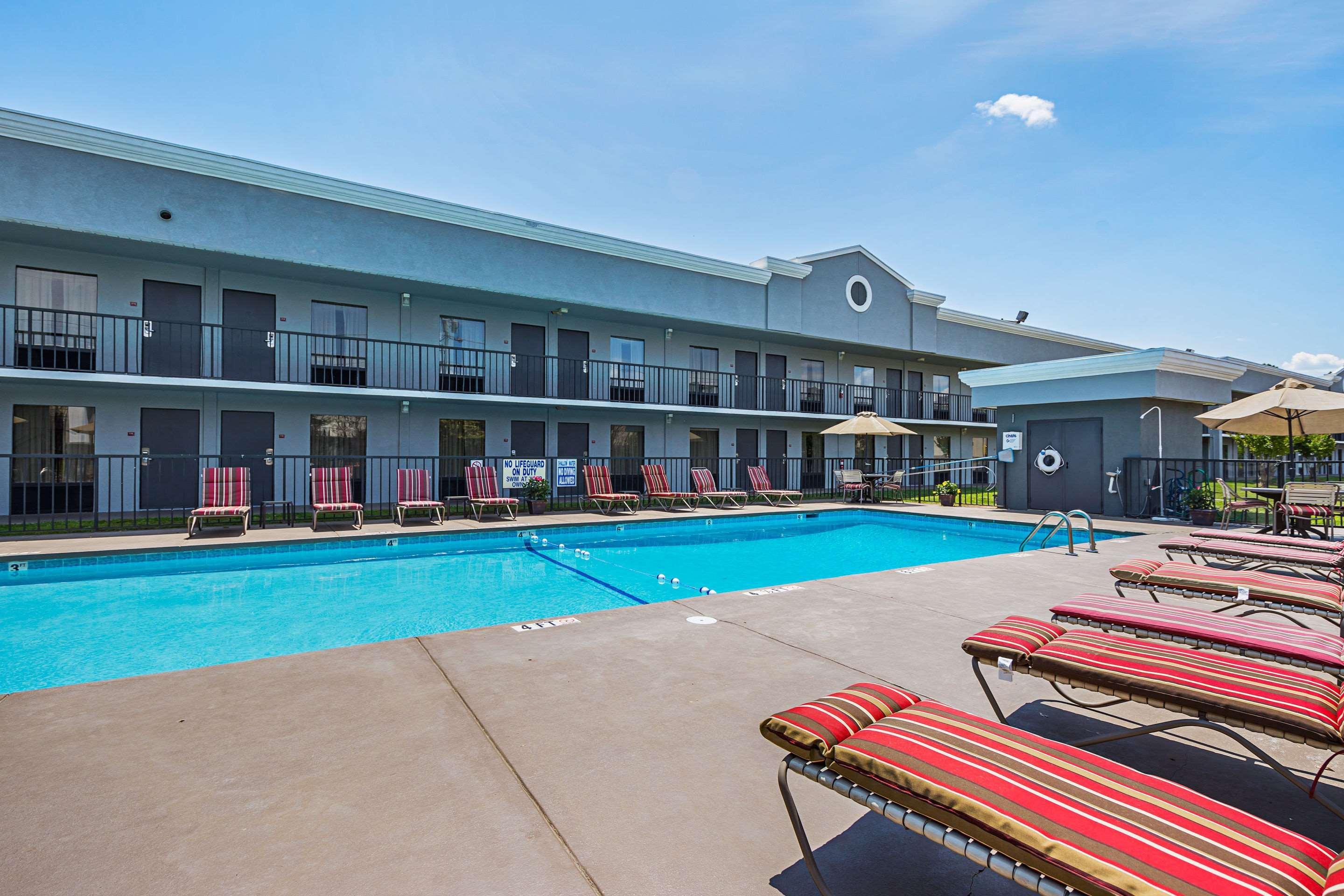 Quality Inn & Suites Greenville - Haywood Mall Екстериор снимка