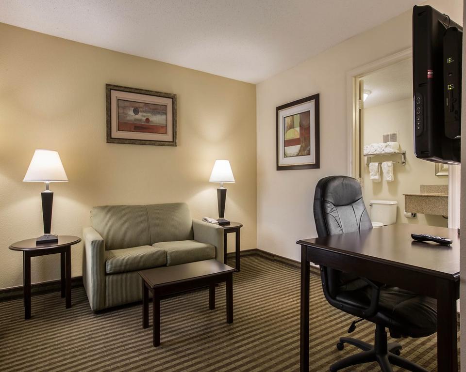 Quality Inn & Suites Greenville - Haywood Mall Екстериор снимка