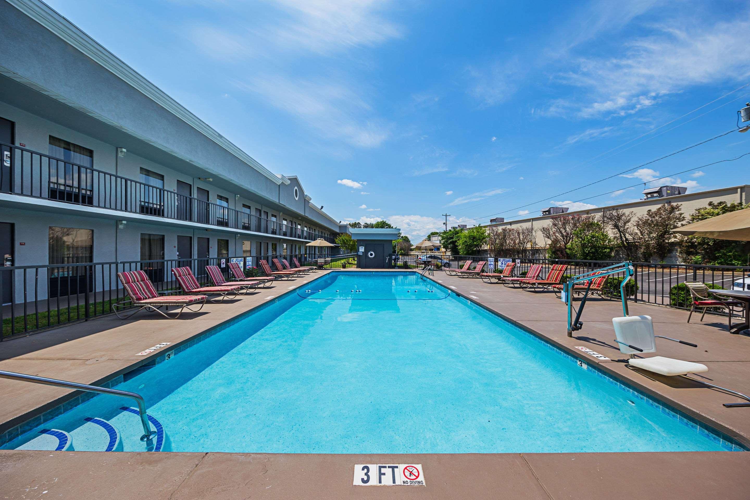 Quality Inn & Suites Greenville - Haywood Mall Екстериор снимка