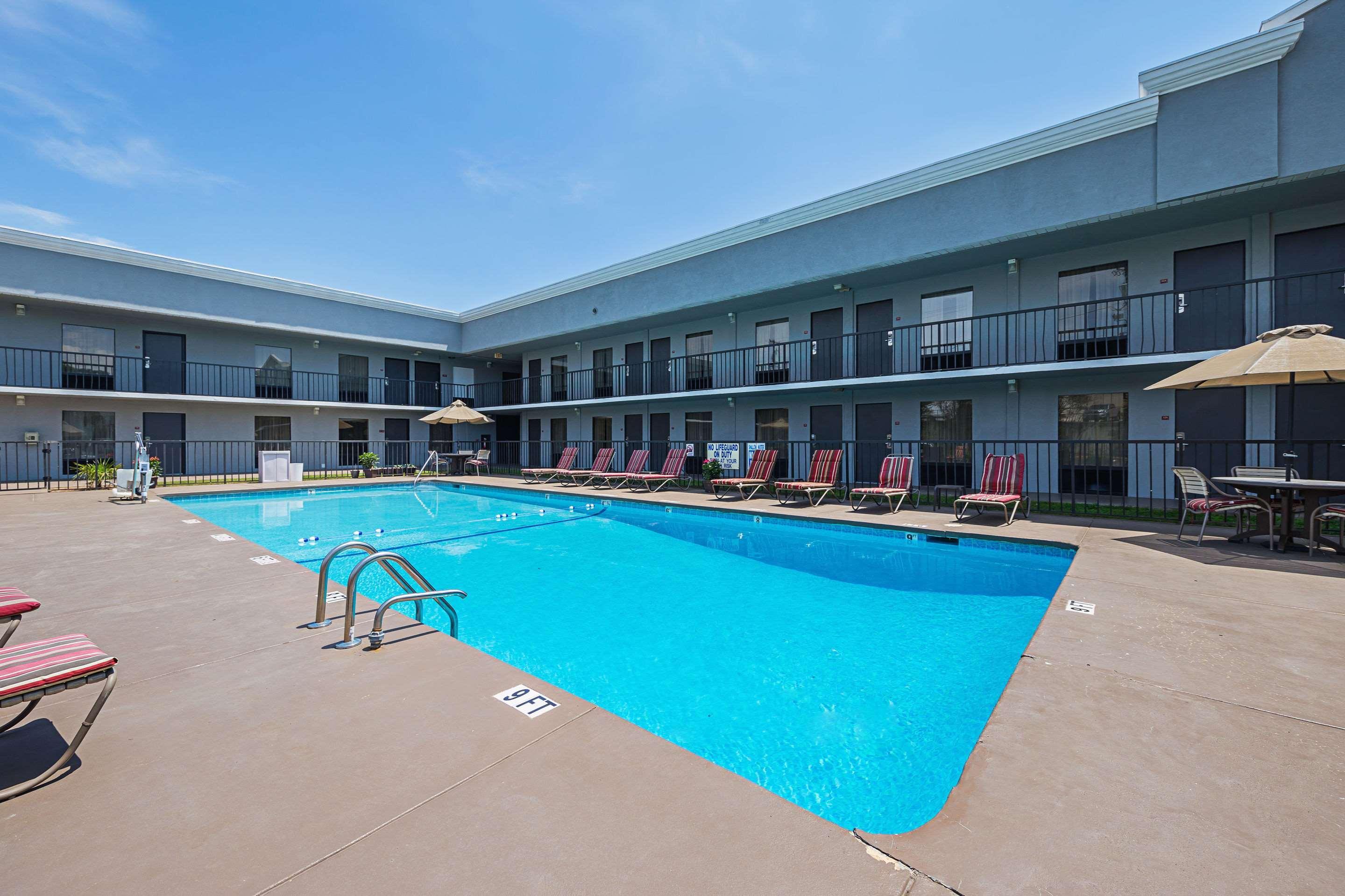 Quality Inn & Suites Greenville - Haywood Mall Екстериор снимка