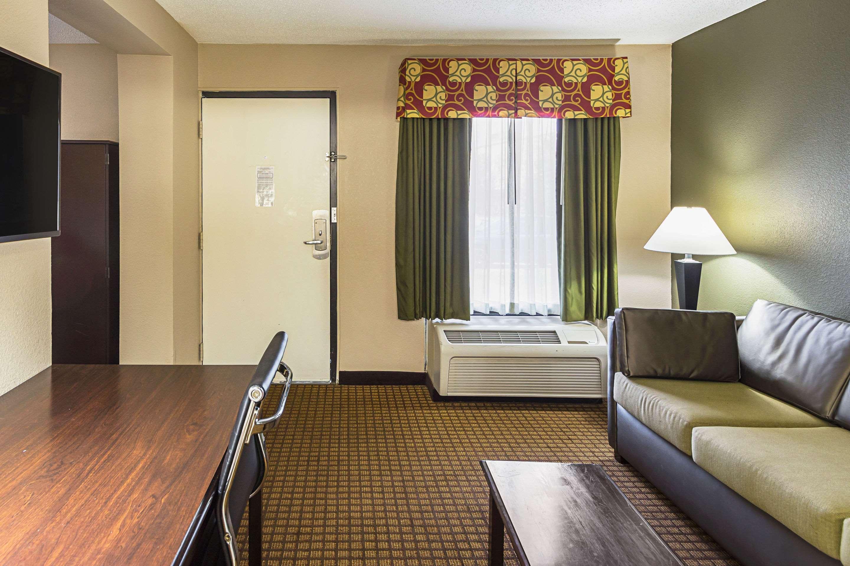 Quality Inn & Suites Greenville - Haywood Mall Екстериор снимка
