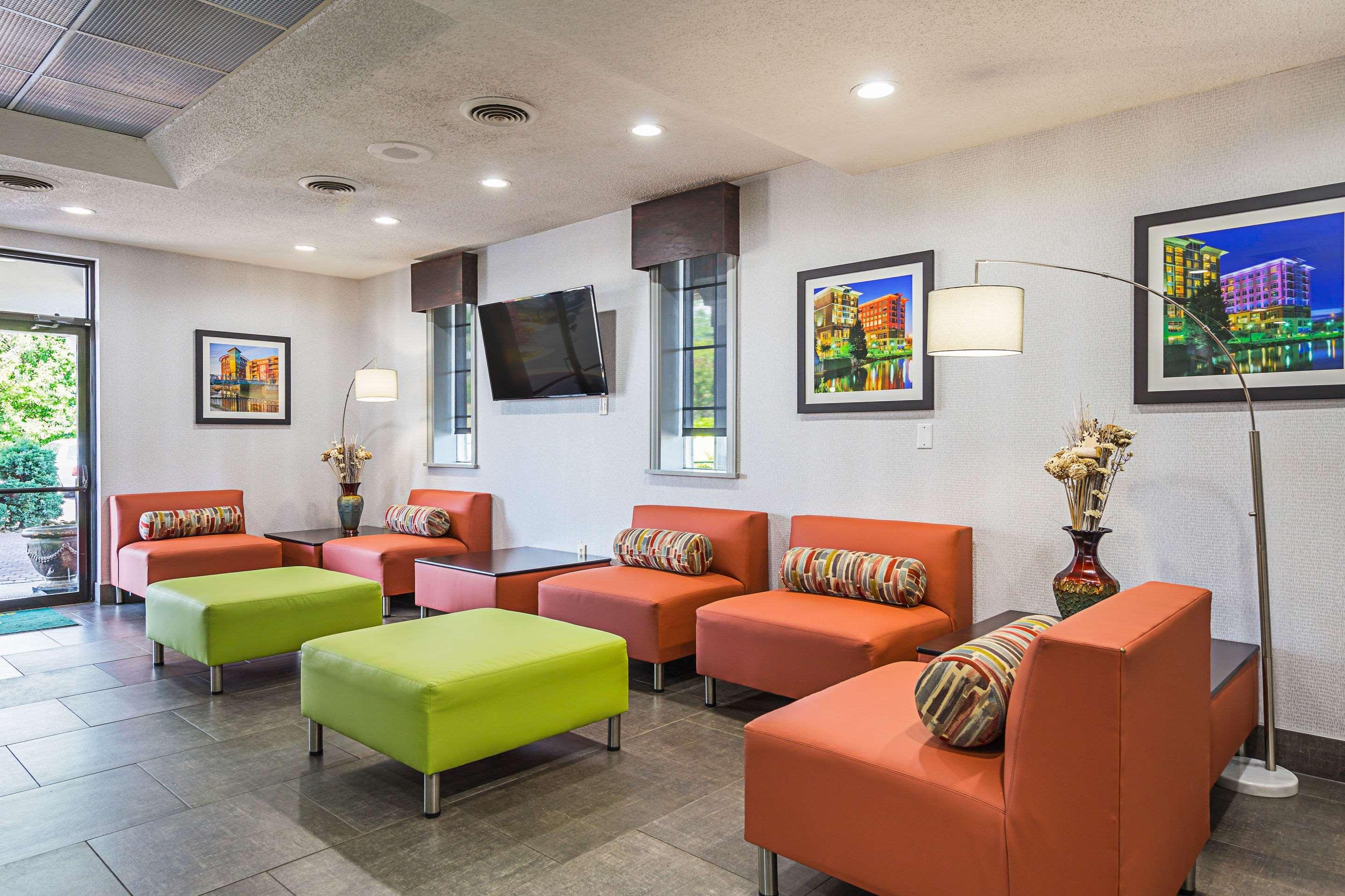 Quality Inn & Suites Greenville - Haywood Mall Екстериор снимка