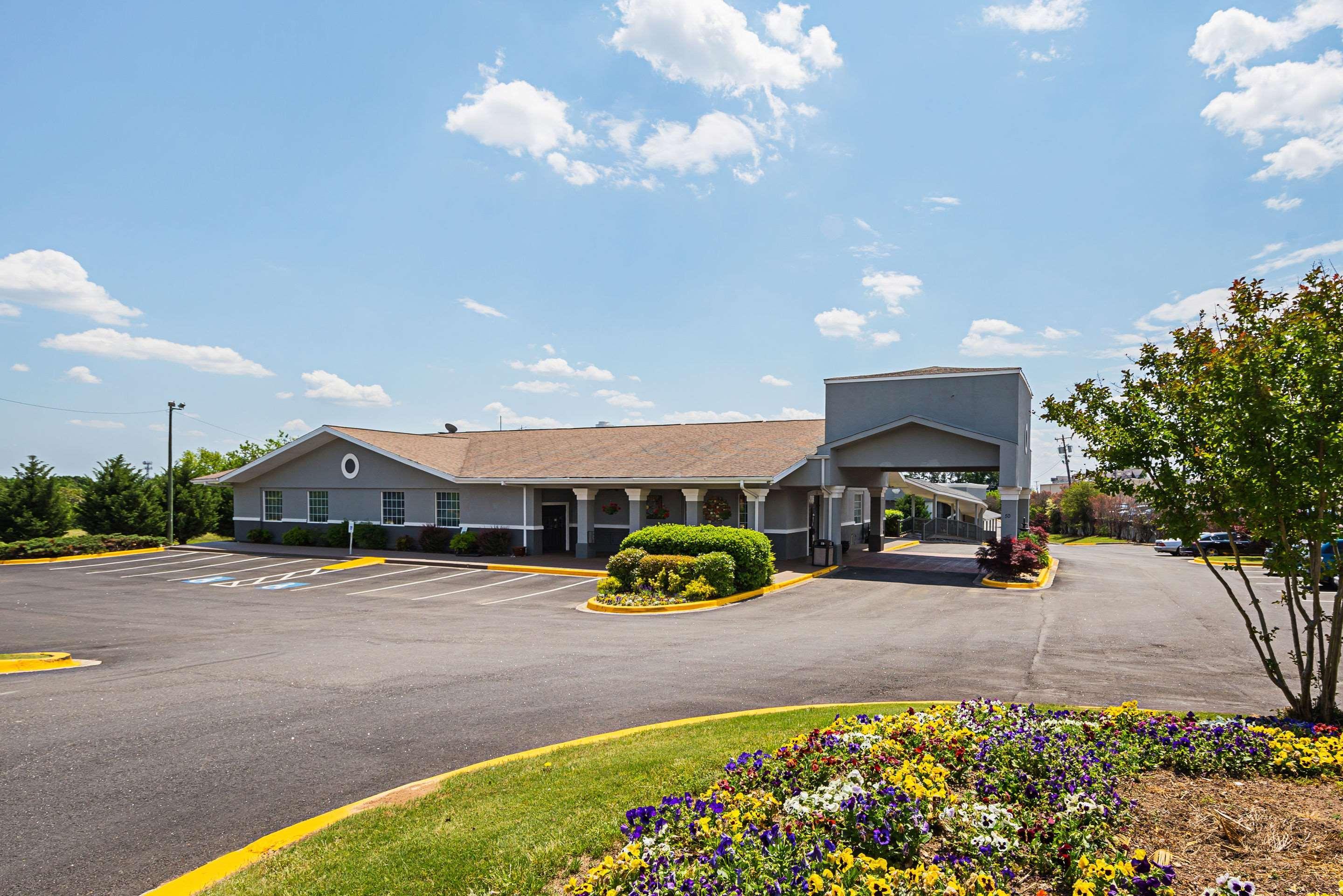 Quality Inn & Suites Greenville - Haywood Mall Екстериор снимка