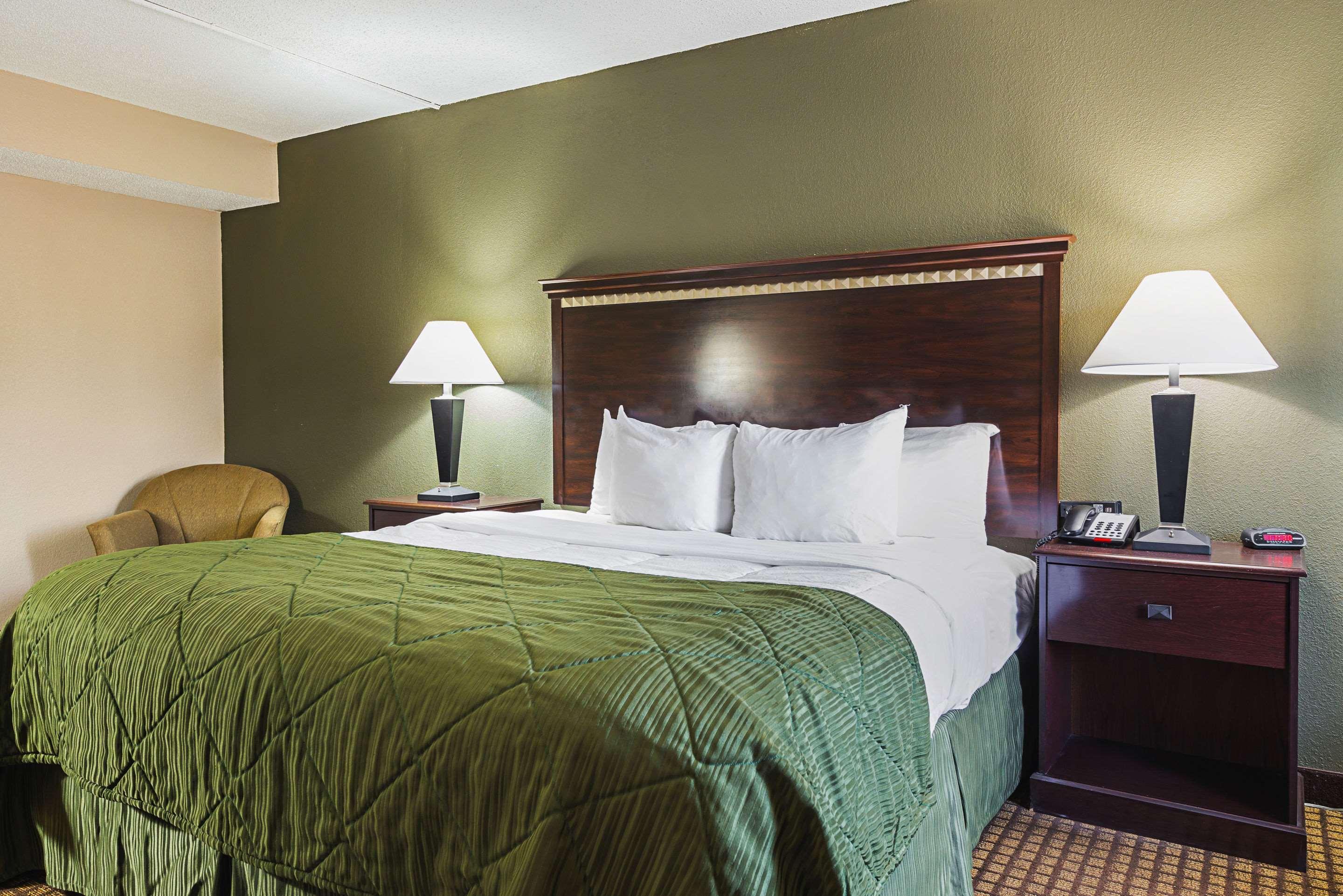 Quality Inn & Suites Greenville - Haywood Mall Екстериор снимка