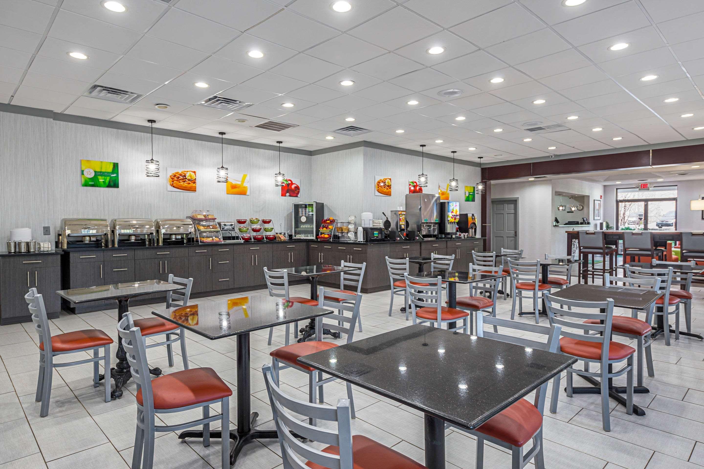 Quality Inn & Suites Greenville - Haywood Mall Екстериор снимка