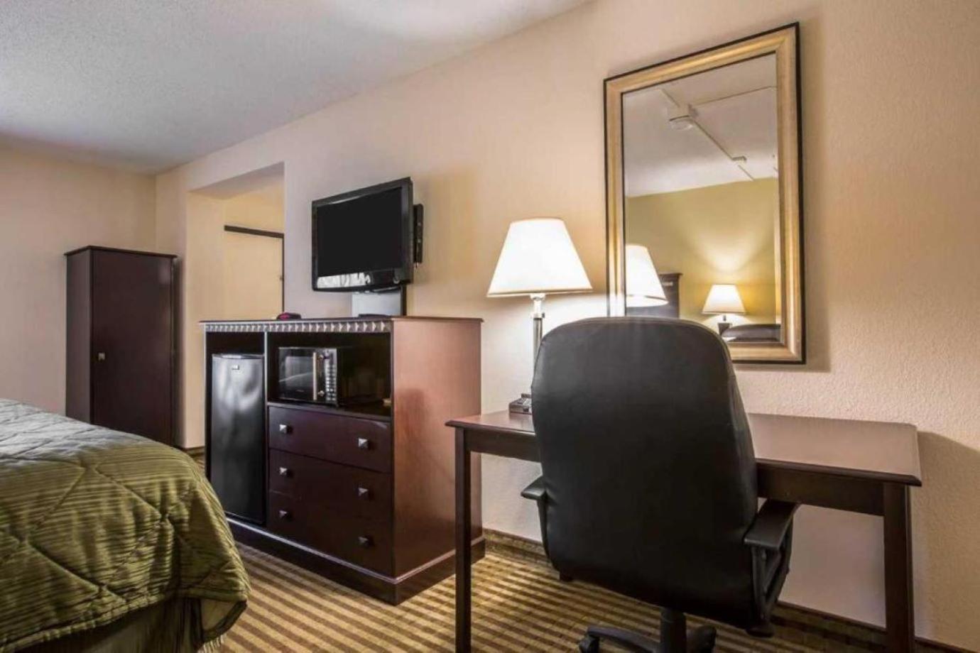 Quality Inn & Suites Greenville - Haywood Mall Екстериор снимка