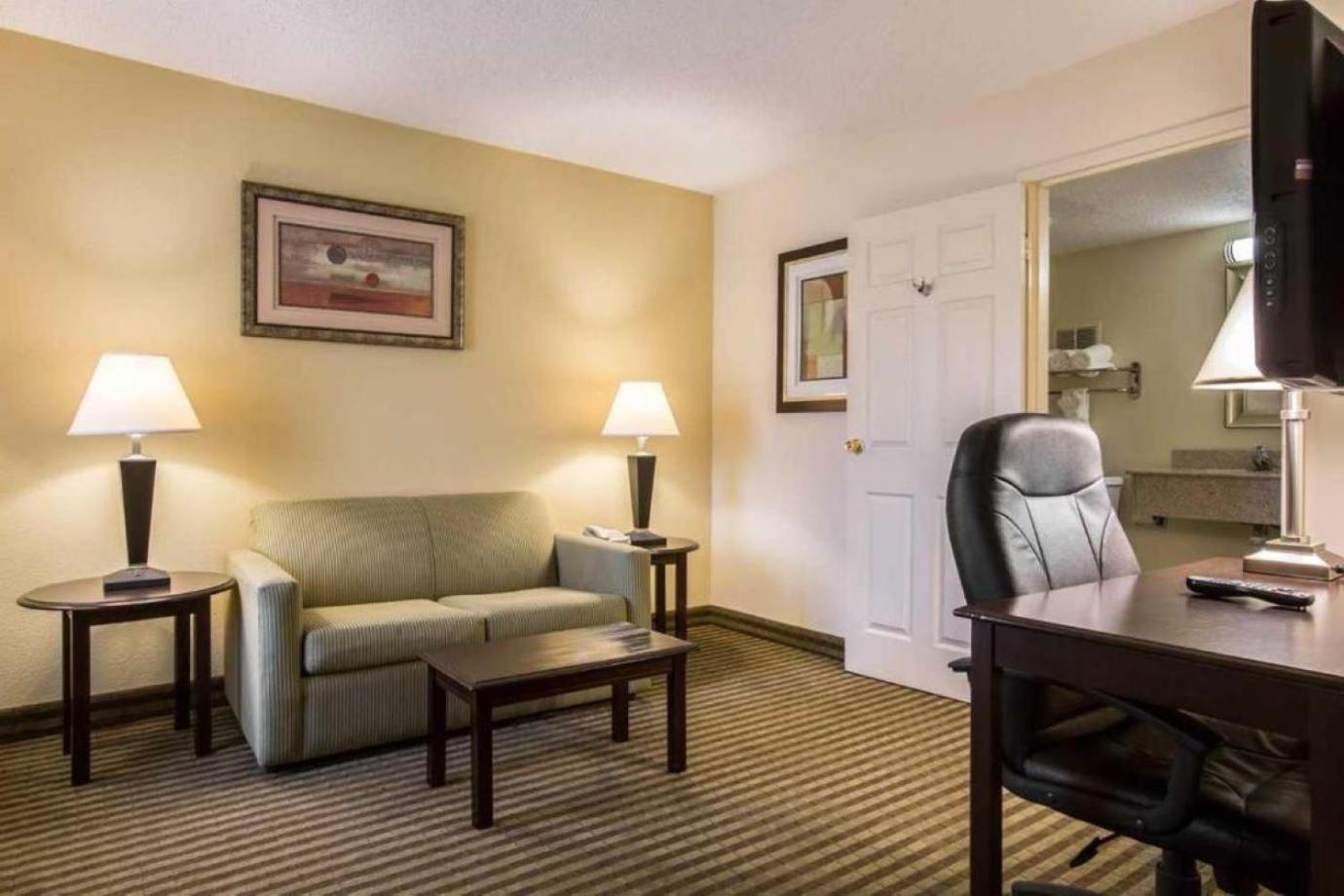 Quality Inn & Suites Greenville - Haywood Mall Екстериор снимка
