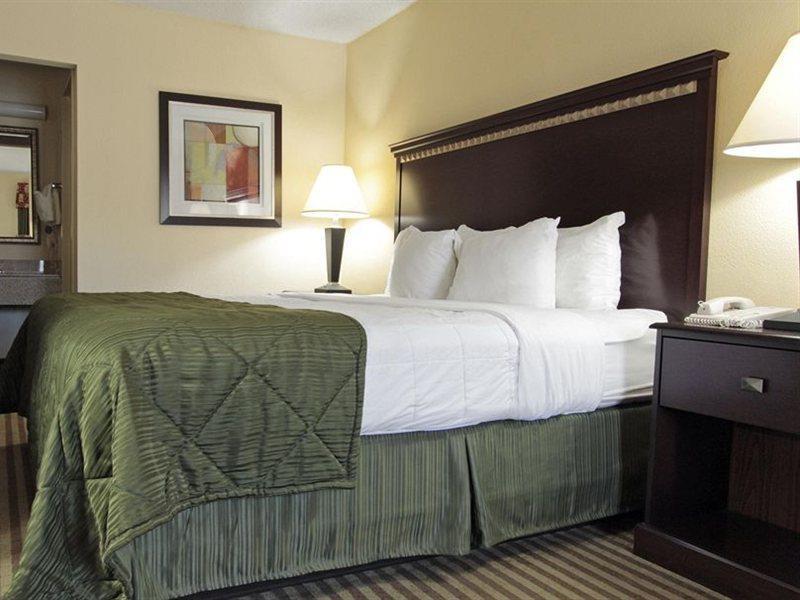 Quality Inn & Suites Greenville - Haywood Mall Екстериор снимка