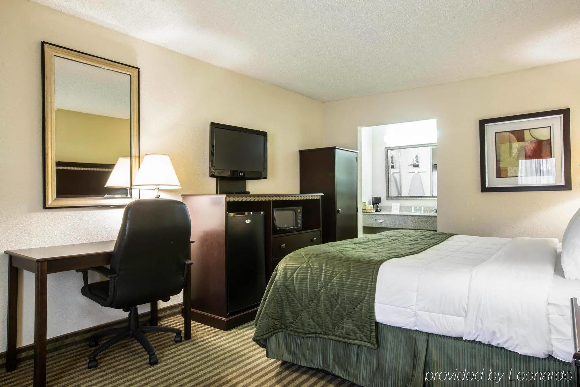 Quality Inn & Suites Greenville - Haywood Mall Екстериор снимка
