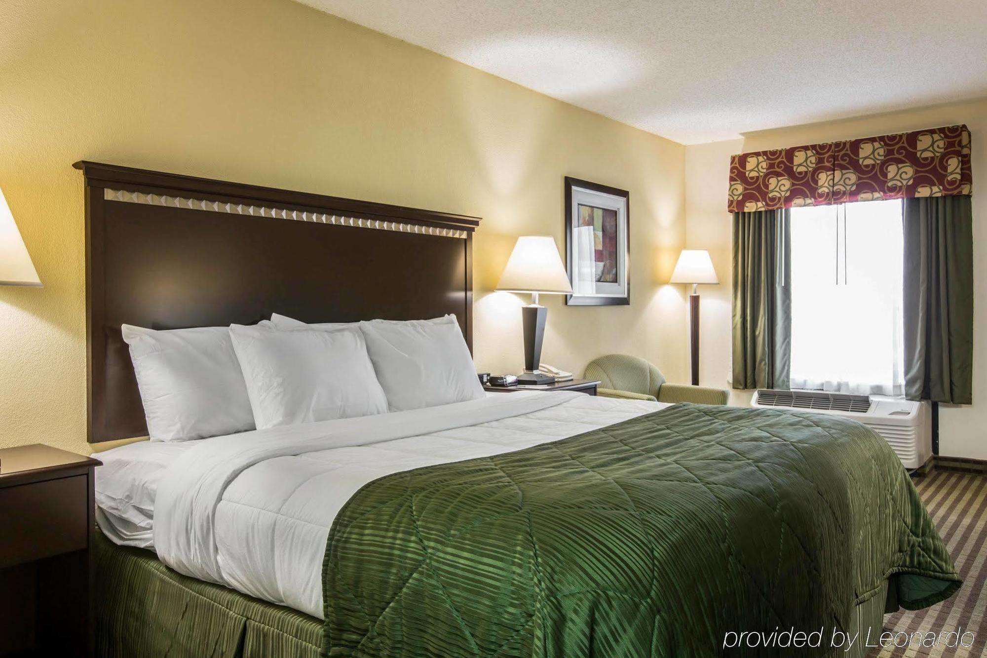 Quality Inn & Suites Greenville - Haywood Mall Екстериор снимка