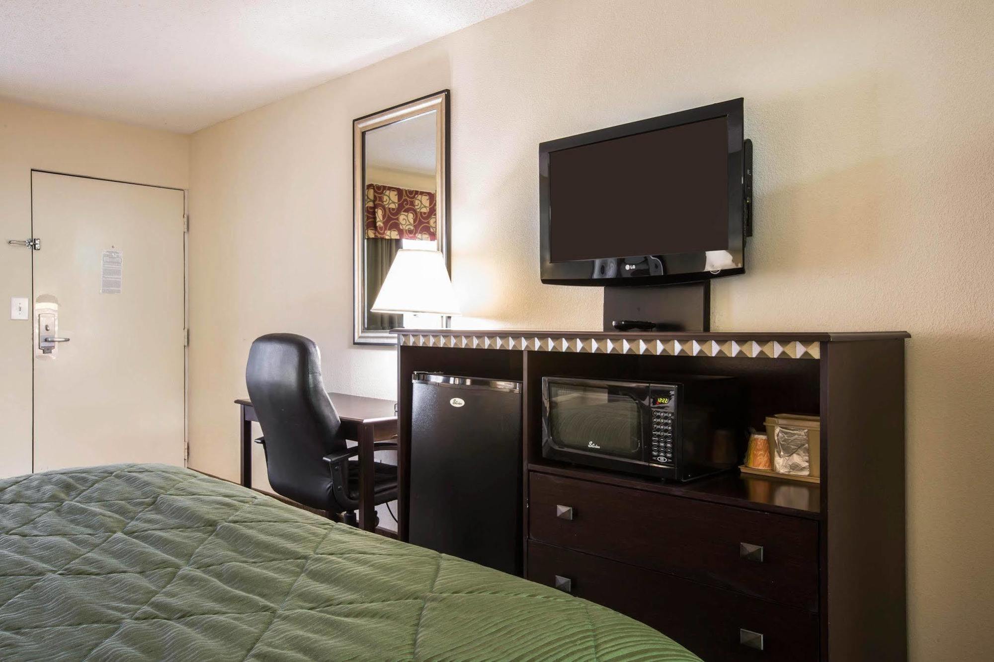 Quality Inn & Suites Greenville - Haywood Mall Екстериор снимка