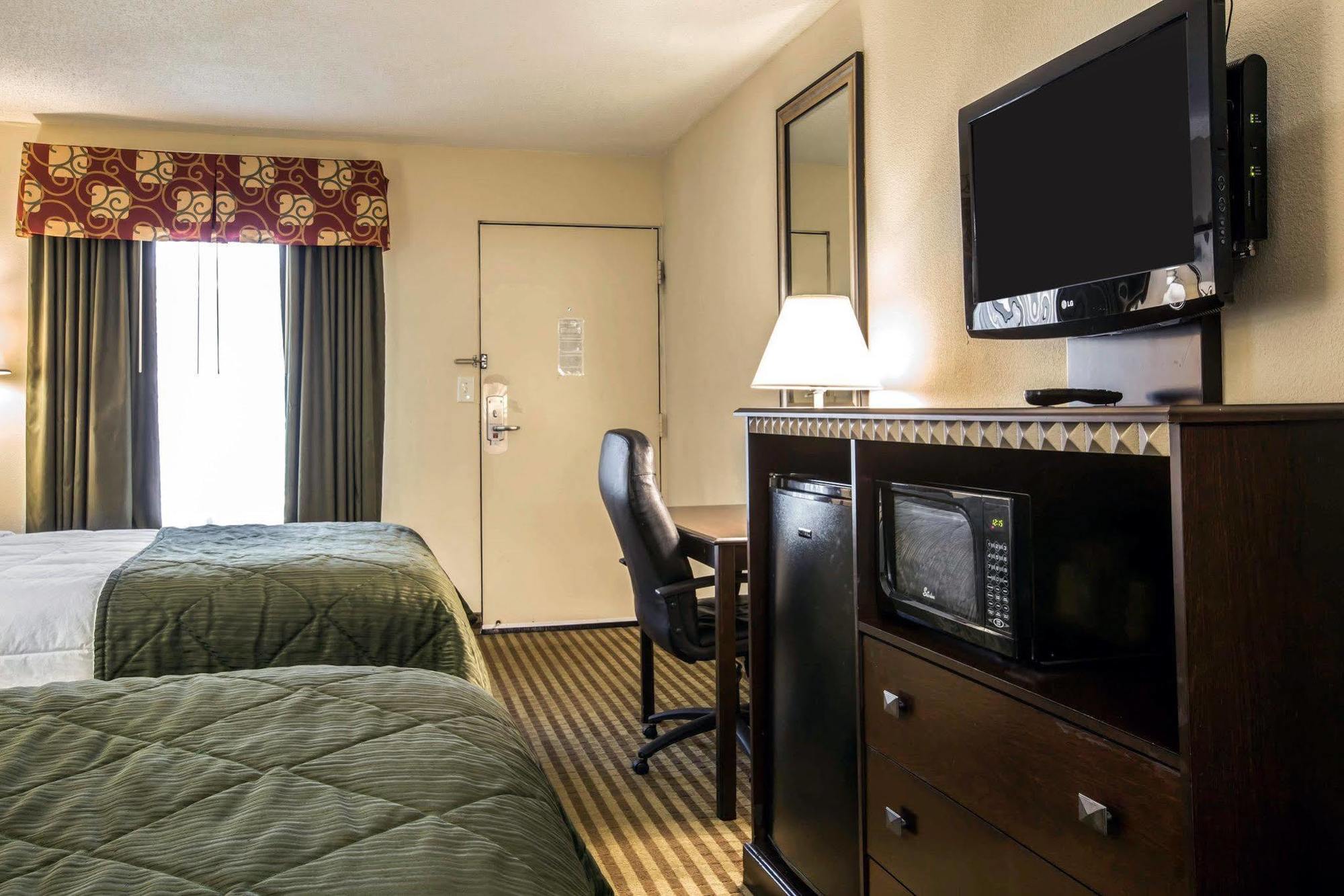 Quality Inn & Suites Greenville - Haywood Mall Екстериор снимка