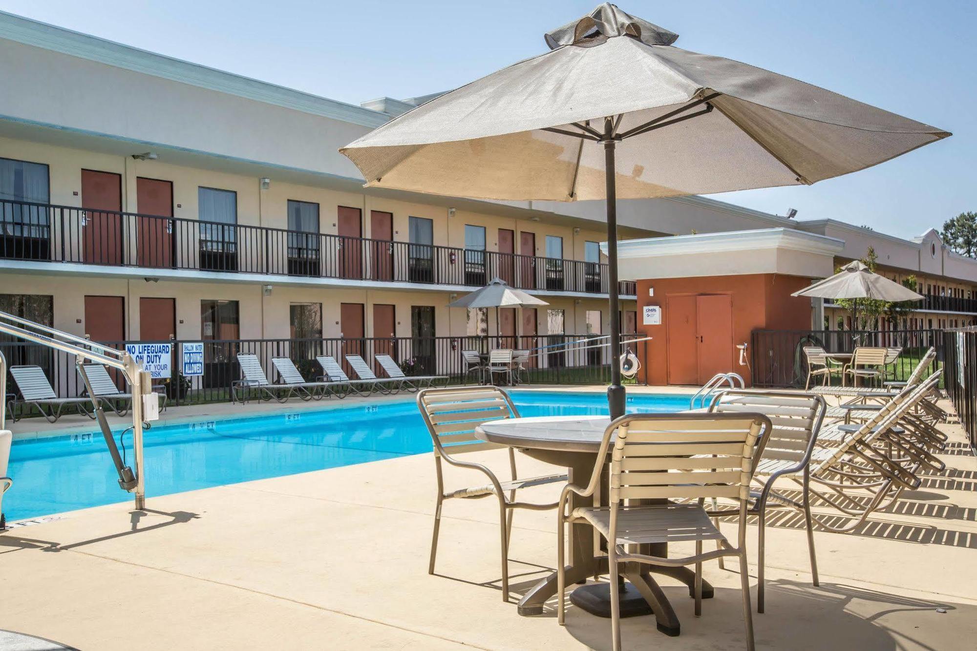 Quality Inn & Suites Greenville - Haywood Mall Екстериор снимка